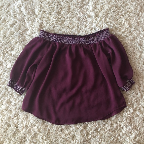 Off the shoulder shirt - Picture 1 of 2